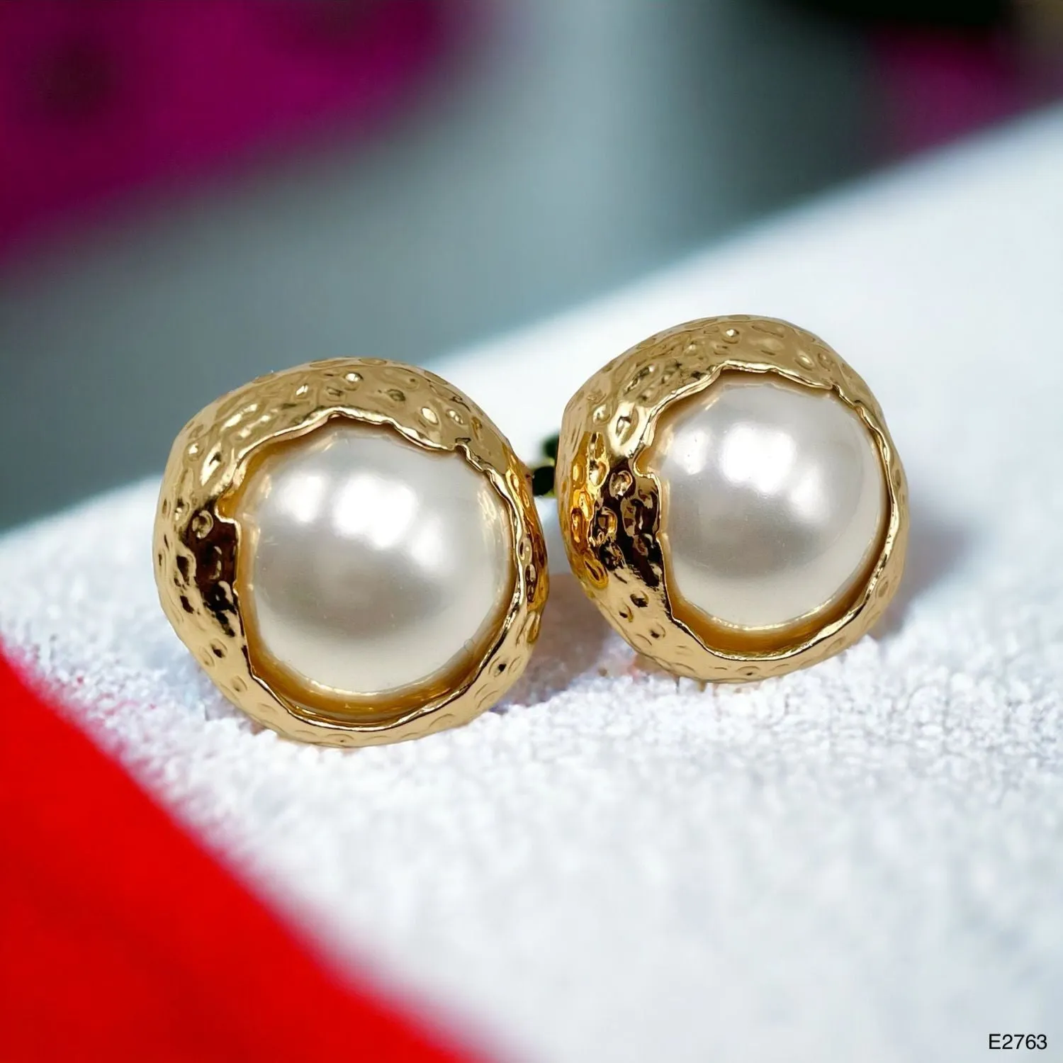 12 Mm Pearl Beaten 18K Gold White Anti Tarnish Stud Earring For Women