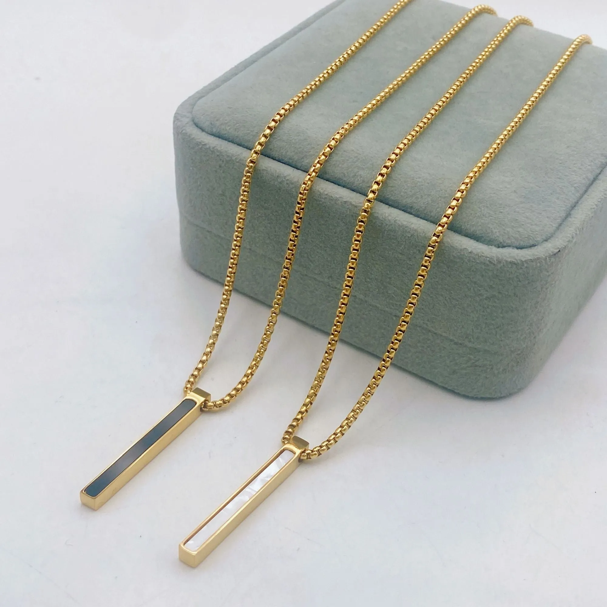 Bar Id Mother Of Pearl White 18K Gold Anti Tarnish Stainless Steel Necklace Pendant Chain For Women